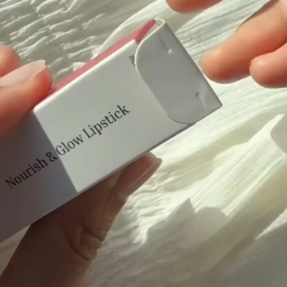 LITHE Nourish & Glow Lipstick in ‘Peony’